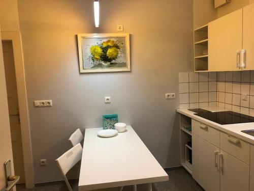 Altstadt Nähe 7 Min Fußweg über Alte Maibrücke zu Pension mit Balkon & Garten, ideal for long stay, relocation Altstadt Nähe 7 Min Fußweg über Alte Maibrücke zu Pension mit Balkon & Garten, ideal for long stay, relocation
