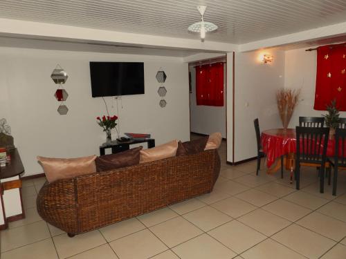 bas de VILLA LARCHER avec piscine 3