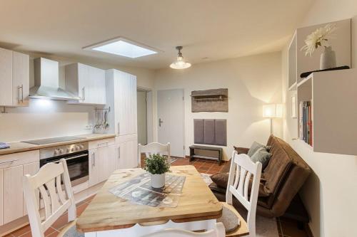 Konyha, Natur pur! Exklusive Ferienwohnungen in historischer Poststation Bornkrug in Dobbin-Linstow