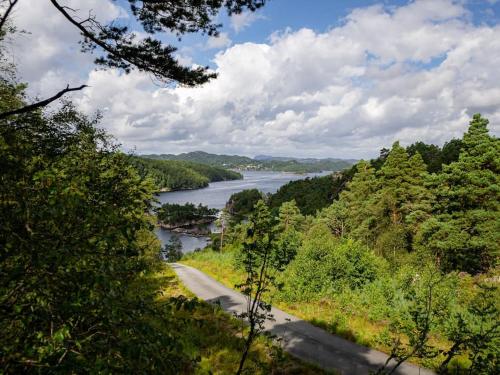 Cozy cabin close to Nedstrand with a stunning view