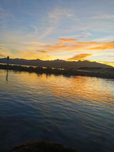 Közeli látványosságok, The sunset in San Teodoro Városközpont