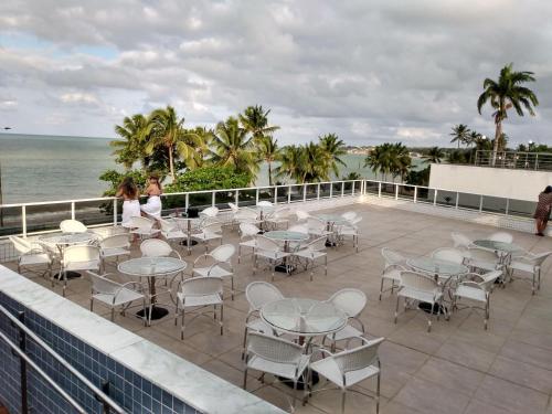 Lindíssimo Flat Atlântico Sul no Cabo Branco com vista para o mar em JP