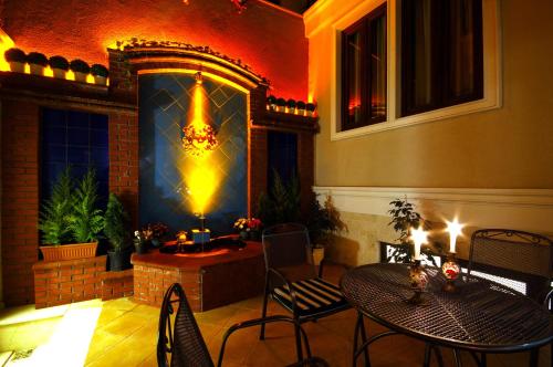 Seraglio Hotel & Suites - image 2