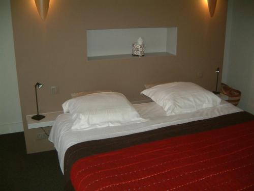 Standard Double Room image 5