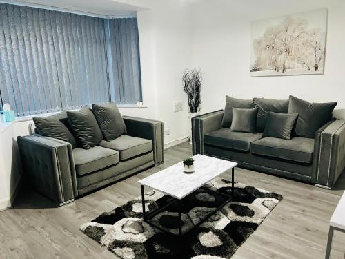Beautiful and Homely 3 Bed House With FREE Parking So Close To Man City and City Centre, Manchester (photo 5)