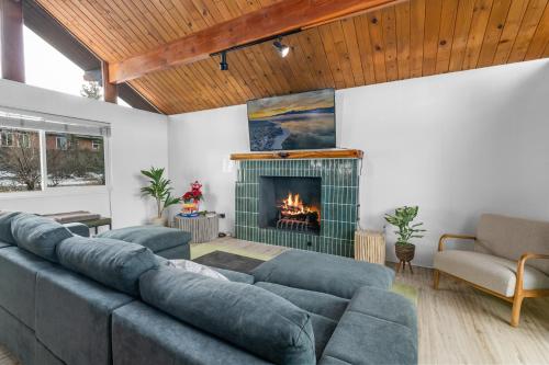 Big Bear Lake View - By far the best location Big Bear has to offer, Walk to Lake! cabin