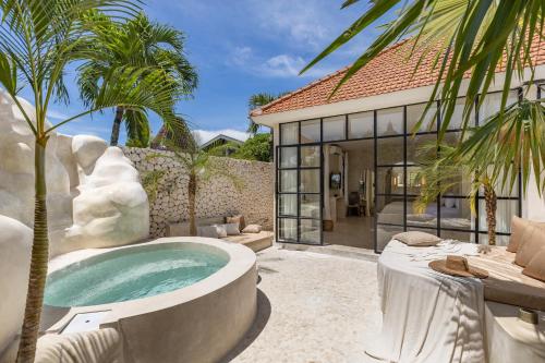 Luxe & Unique honeymoon Bocami Suites- 1 by OriVista