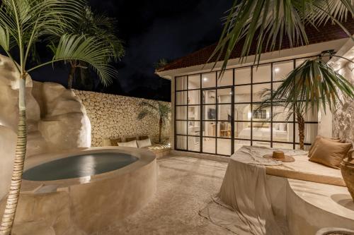 Luxe & Unique honeymoon Bocami Suites- 1 by OriVista