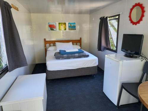 Standard Double Cabin with Shared Bathroom and Shared Kitchen