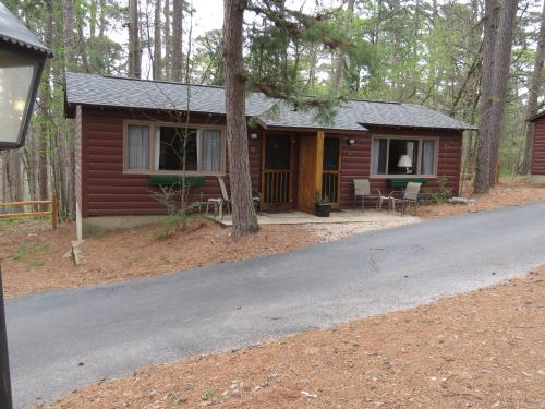 Tall Pines Inn - Tap to explore photos