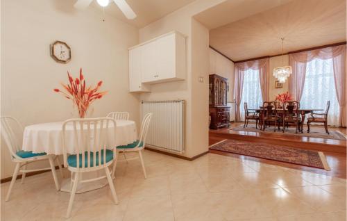 virtuve, Beautiful Home In Obrov in Golac