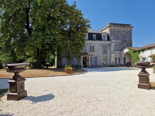 Château de Champblanc - Pension de famille - Cherves-Richemont