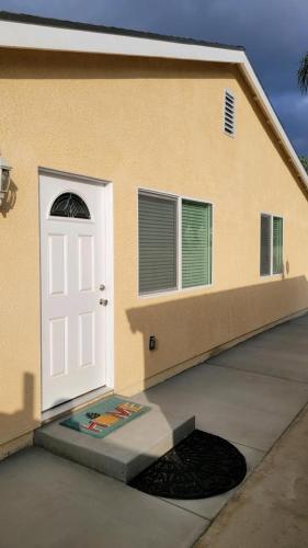 Beautiful, Brand New building and cozy house for vacation