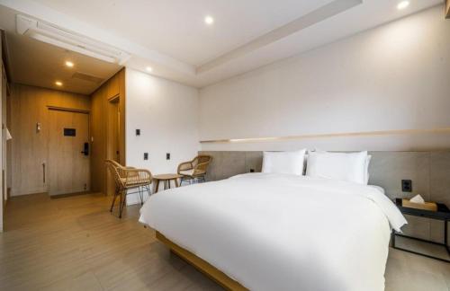 Geoje Mongdol Beach H Avenue Hotel Room Type - Half Ocean 3rd Floor