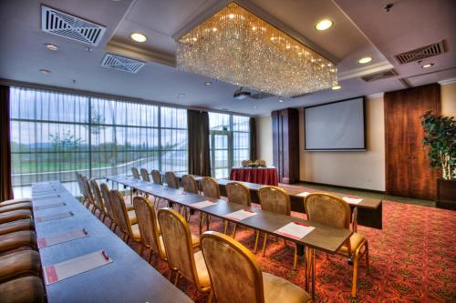 Aquaworld Resort Budapest - image 10