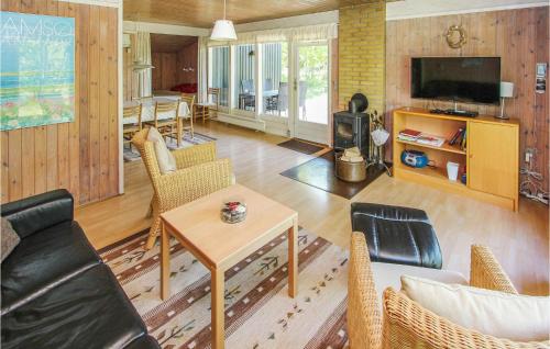  Cozy Home In Samsø With Sauna in Onsbjerg