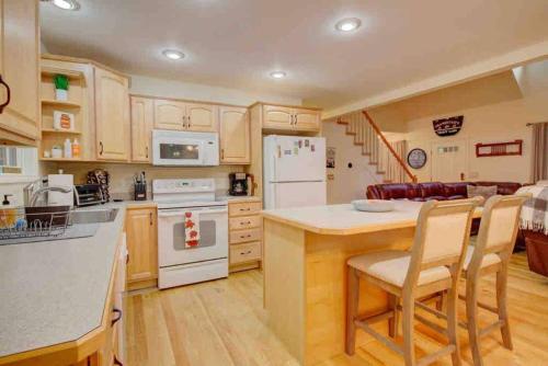 Konyha, Amazing Acorn in Bolton Landing (NY)