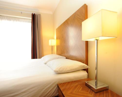 PREMIER SUITES Bristol Redcliffe - image 14