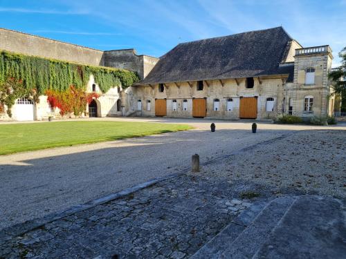 Grand gîte 15 personnes, 9 chambres, 100km de Paris en Exclusivité