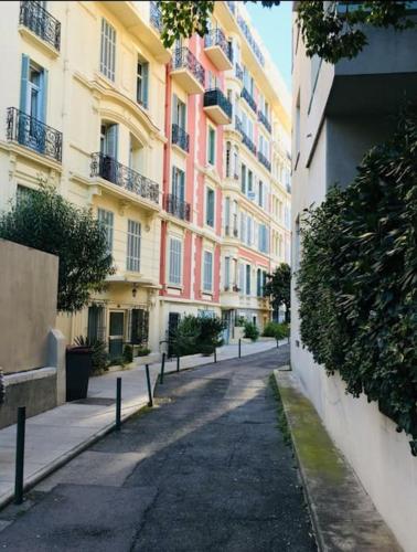 Top floor nest, balcony close to sea and old-town Bail Mobilité, Nice (fotografie 9)