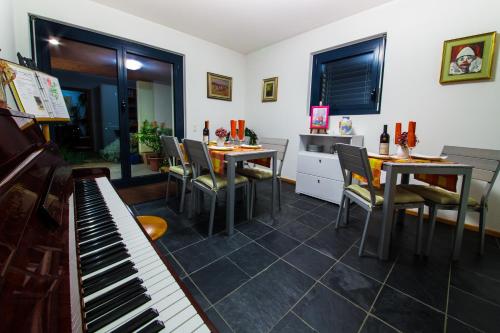 Skupni salon/TV območje, B&B Il Vigneto in Melano