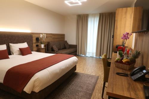 Threeland Hotel - image 6