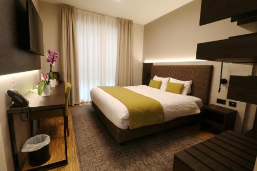 . Threeland Hotel