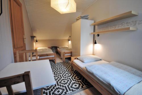 3 twin beds