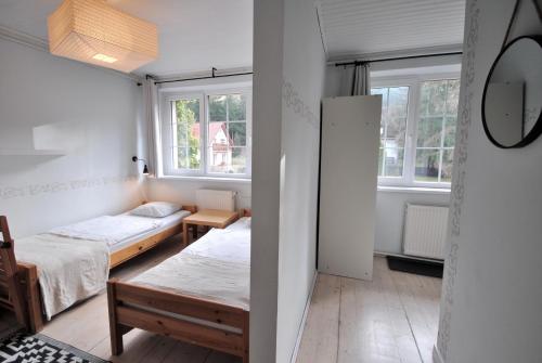 2 twin beds, 1 bunk bed