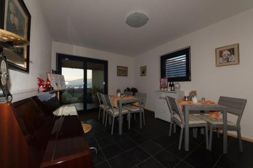 Skupni salon/TV območje, B&B Il Vigneto in Melano