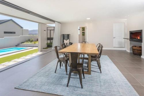 Benguela Cove - Coastal Retreat - image 2