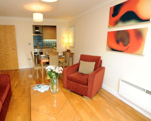 PREMIER SUITES Bristol Redcliffe - image 12