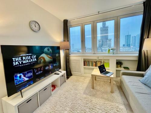 PALACE 3 WiFi 65'TV Netflix HBO Disney AppletTV, Varšava