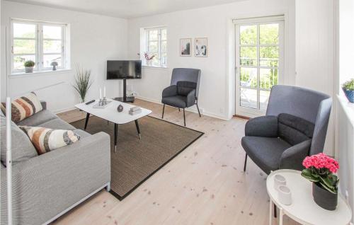  Cozy Apartment In Samsø With Kitchen in Ballen