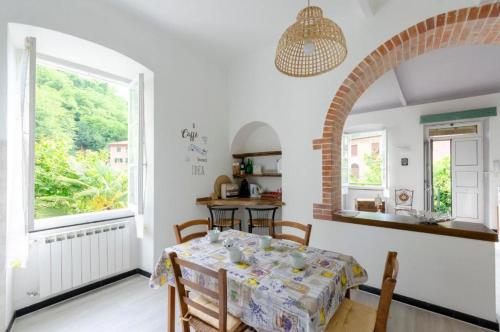  Le Rose di Villa Vittoria nel verde a pochi minuti di auto dalle spiagge in Borgonovo di Mezzanego