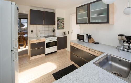  Beautiful Home In Sams With 4 Bedrooms And Wifi in Ballen