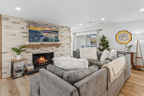 Sun Bear 3 - This is where it all happens! By far the best location Big Bear has to offer! apts