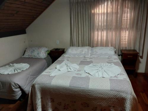 1 double bed, 1 twin bed