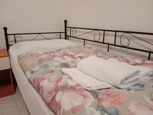 Chambre triple, salle de bain partagée