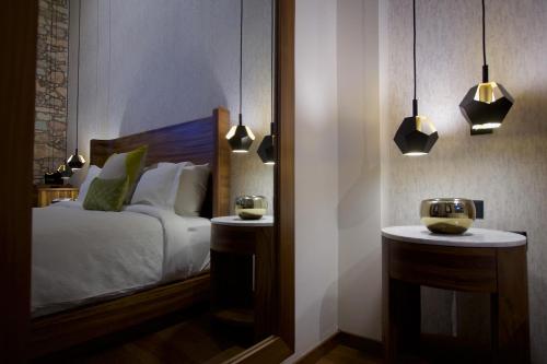 Deluxe Room image 6