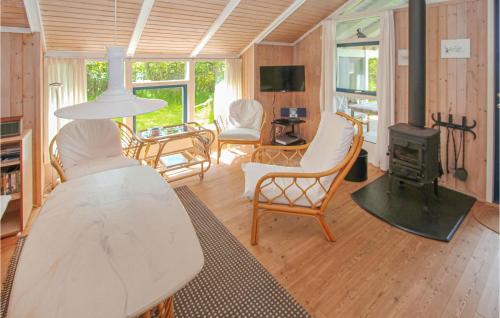  2 Bedroom Pet Friendly Home In Samsø in Nordby