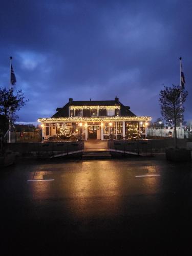  Café Brasserie Het Heerenhuis, Pension in Het Kalf