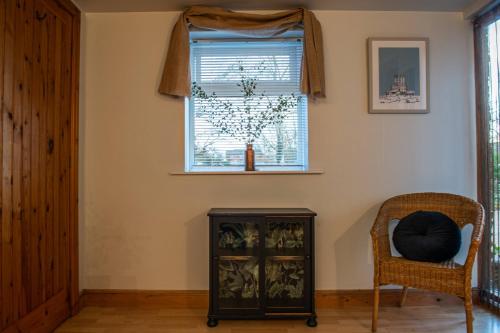 The Bolthole barn with wood-fired hot tub