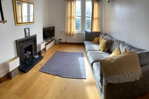3 Double Bedroomed Flat, Acton. London, Uk - Central London