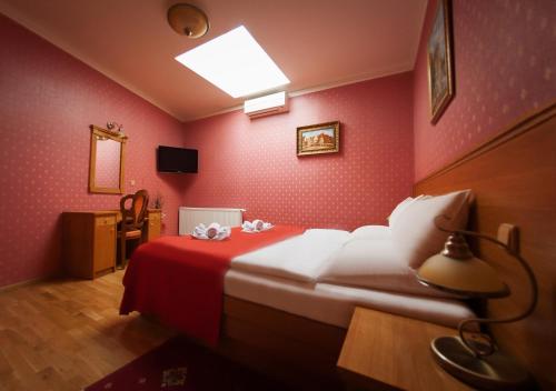 Hotel Askania - Tap to explore photos