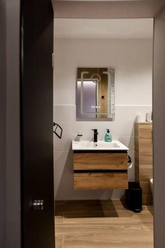 Very Spacious & Modern 3Bed near Airport & Centre, Sofia (Foto 6)