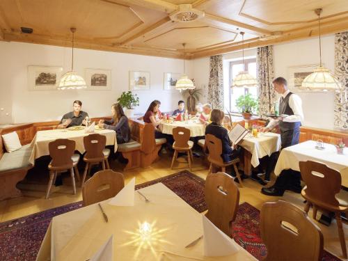 Restaurant, Gasthof Zur Traube in Grein