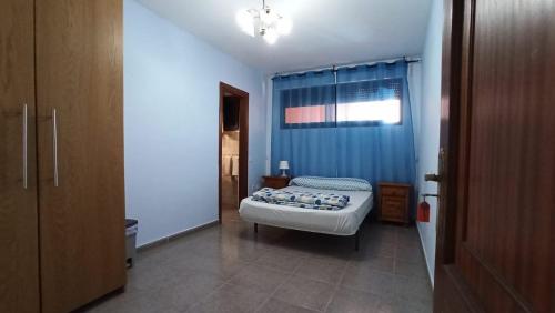 Los Cristianos centro,big room with private bathroom in shared apartment, Pension in Arona