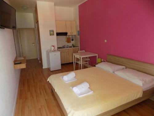 Rooms and Apartments Galeb -Salt Lake view - image 2
