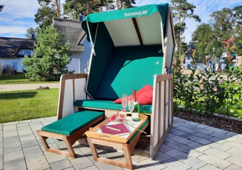 Dārzs, Modernes Reetdach-Ostseeferienhaus Bella Mare, Insel Usedom mit Sauna, Kamin & Sonnenterrasse in Zirchow